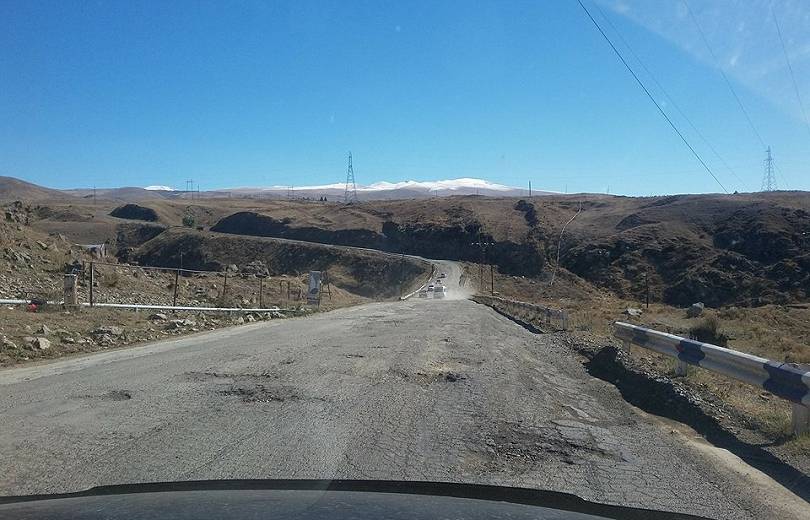 Ermenistan’ı Karabağ’a bağlayan üçüncü karayolunun inşaat çalışmaları başladı