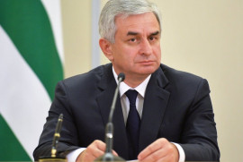 Abhazya Devlet Başkanı Hacimba istifa etti