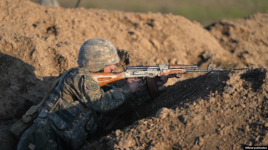 Azerbaycan'dan açılan ateş sonucu bir Ermeni sözleşmeli asker ağır yaralandı