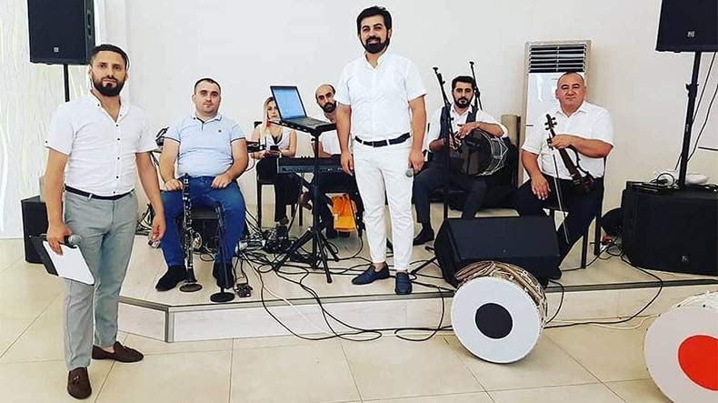 Azerbaycanlı diplomat Ermeni şarkı söylemek için Tiflis’te restorandaki müzisyenleri dövdü