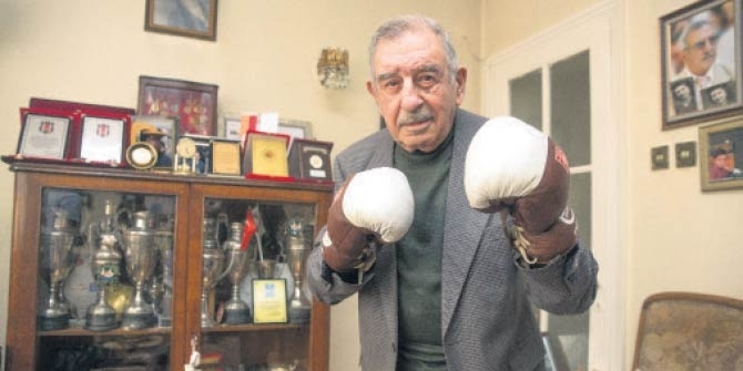Türkiye'nin ilk profesyonel Ermeni boksörü 'Demir Yumruk' Garbis Zakaryan'a son veda (video)