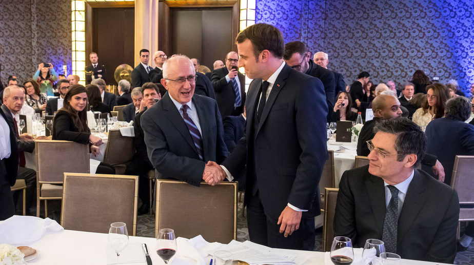 Emmanuel Macron Ermeni Soykırımı'nın inkarına karşı yaptığı çalışmalar için Taner Akçam'ı tebrik etti