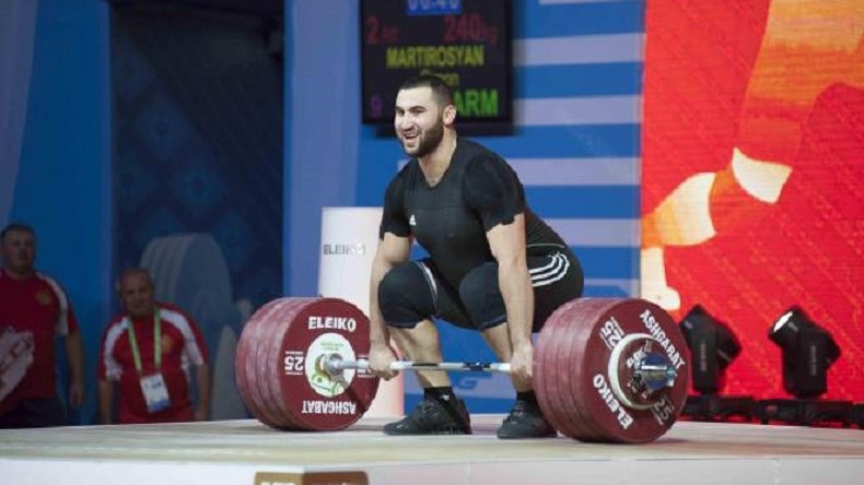 Ermeni Simon Martirosyan, İran'da yapılan halter turnuvasında gümüş madalya kazandı
