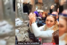 Жена турецкого министра в армянском храме Ани спела турецкую песню (видео)