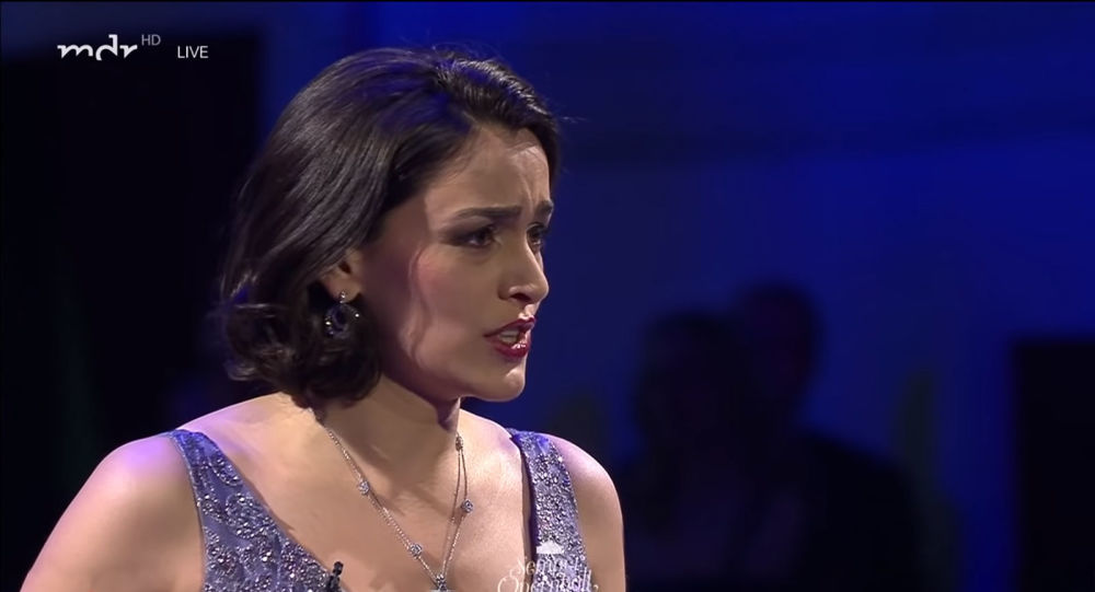 Azerbaycanlı başarısız kaldı: Ermeni sanatçı Dresden Operasında ayakta alkışlandı (video)