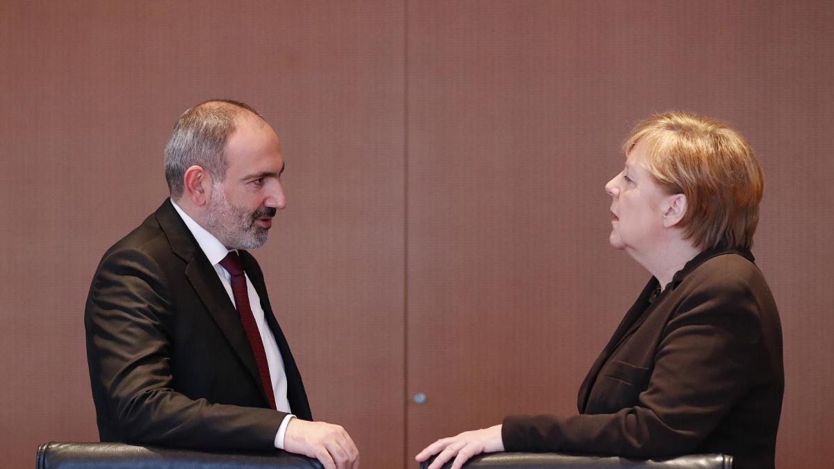 Ermenistan ve Almanya Başbakanları bir araya geldi