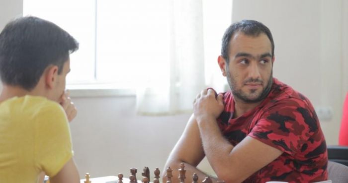 Ermeni satranççı İspanya’daki turnuvadan zaferle döndü