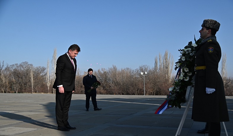 Slovakya Dışişleri Bakanı Yerevan’da Ermeni Soykrımı anıtında saygı duruşunda bulundu