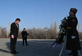 Slovakya Dışişleri Bakanı Yerevan’da Ermeni Soykrımı anıtında saygı duruşunda bulundu
