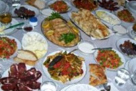 Ermeni ve Türk vatandaşlar iftar yemeğinde buluştu