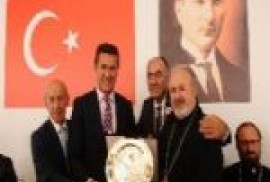 Ermeni Patrik Vekili Şişli Belediye Başkanına şükran plaketi verdi