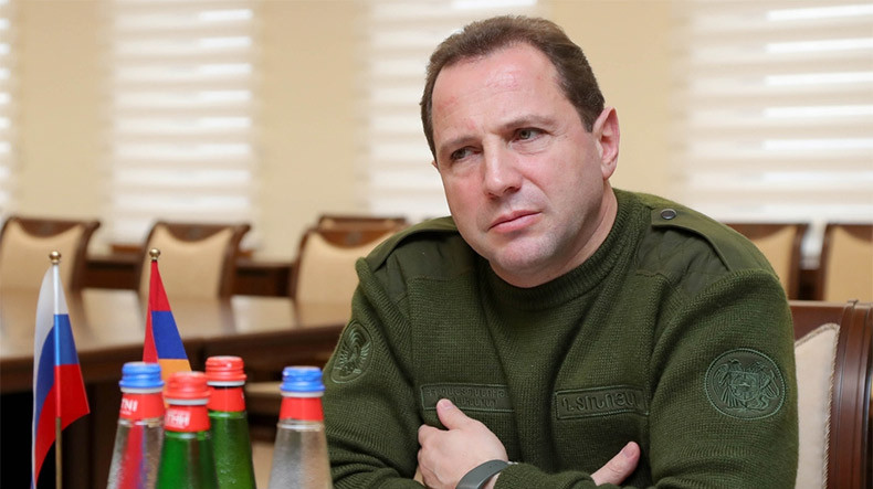 Ermenistan Savunma Bakanı, Rusya Büyükelçisi ile bir araya geldi