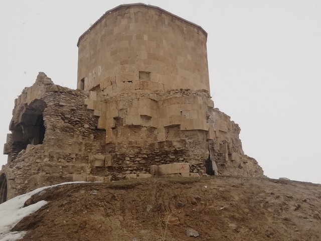 Армянские культурные памятники Вана постардали от землетрясения в Хое – Каро Пайлян бьет тревогу