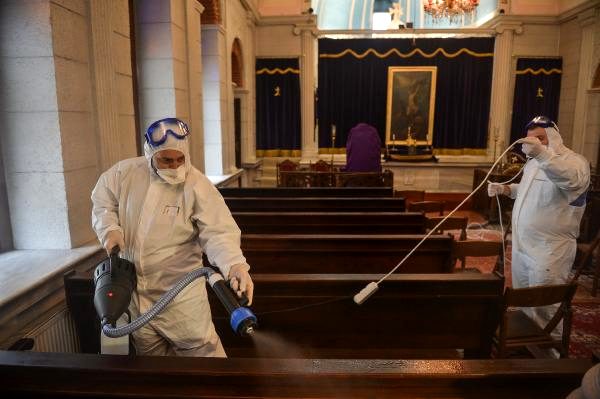 Yeşilköy'deki Ermeni Kilisesi koronavirüse karşı dezenfekte edildi