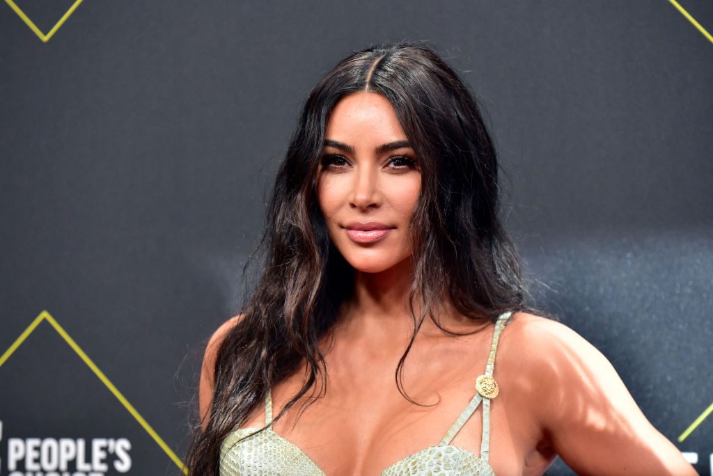 Kim Kardashian herkese evde kalmayı tavsiye etti