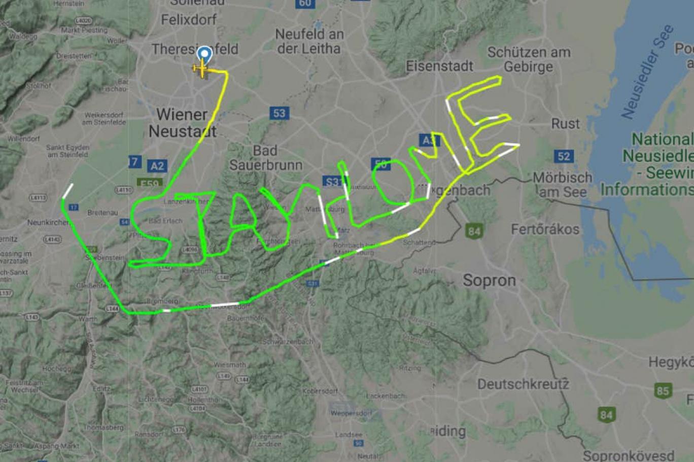 Avusturyalı pilot uçuş rotasıyla gökyüzüne "Evde kal" yazdı