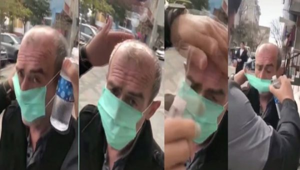В Турции пожилого человека облили дезинфицирующим средством (видео)