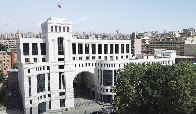 Ermenistan Dışişleri Bakanlığı: "Azerbaycan, AGİT ve BM tarafından yapılan barış çağrılarını ihmal ediyor"