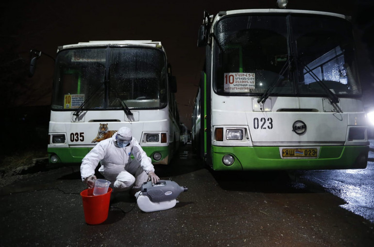 Ermenistan'da kurallar sıkılaştırıldı: Tüm ülkede trafik duruduruldu