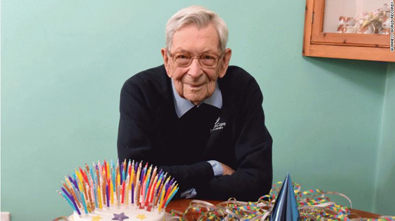 112 yaşındaki İngiliz, resmen 'dünyanın en yaşlı erkeği' ilan edildi