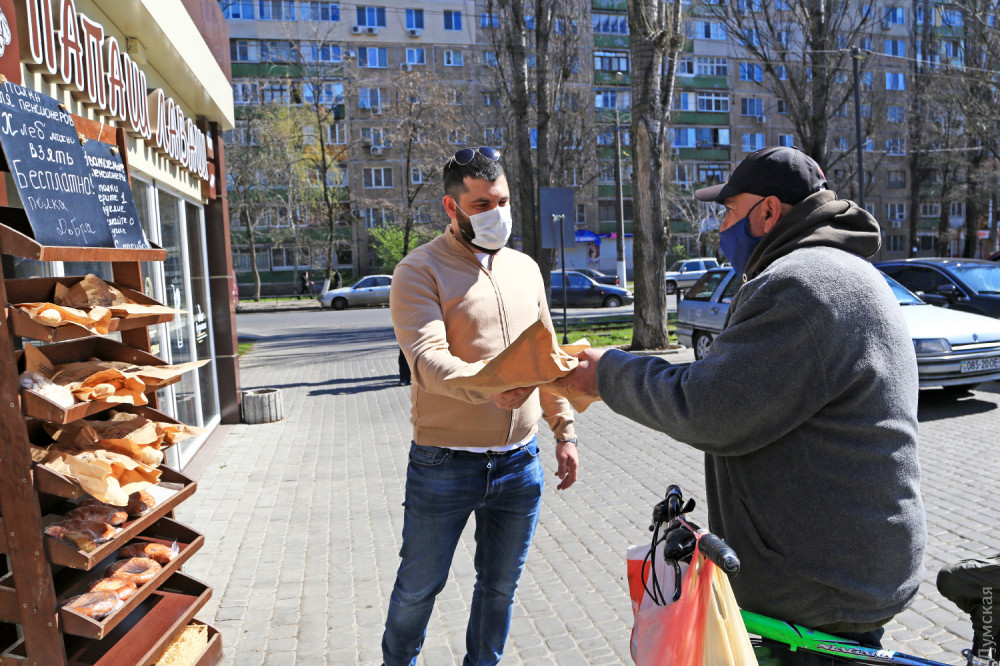 Ukrayna'da Ermeni fırın sahibi muhtaçlara ücretsiz ekmek dağıtıyor