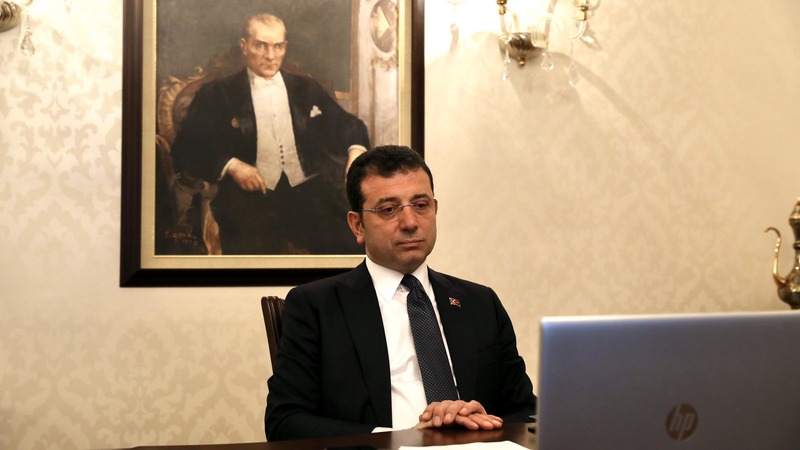Мэр Стамбула признался, что коронавирус быстро распространяется в трущобах города