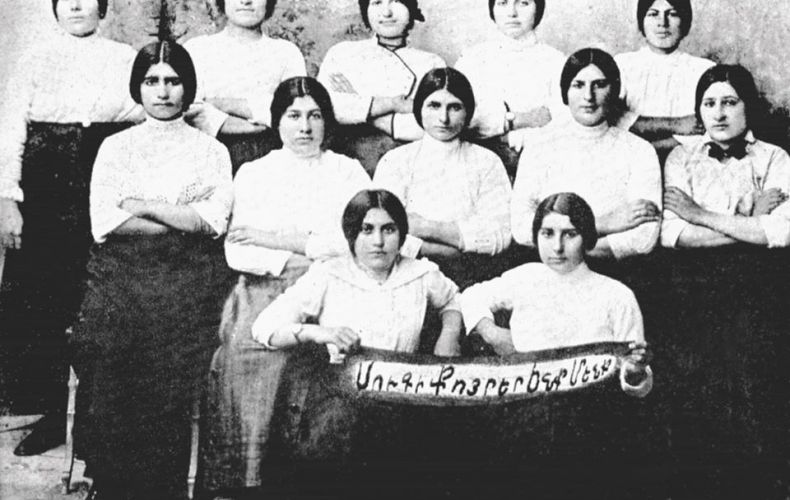 İslam esaretinden kurtulan Ermeni kadınlar