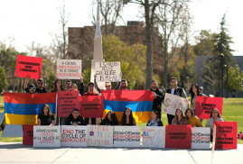 Kaliforniya öğrencileri Ermeni Soykırımının inkarına karşı sessiz protesto düzenledi