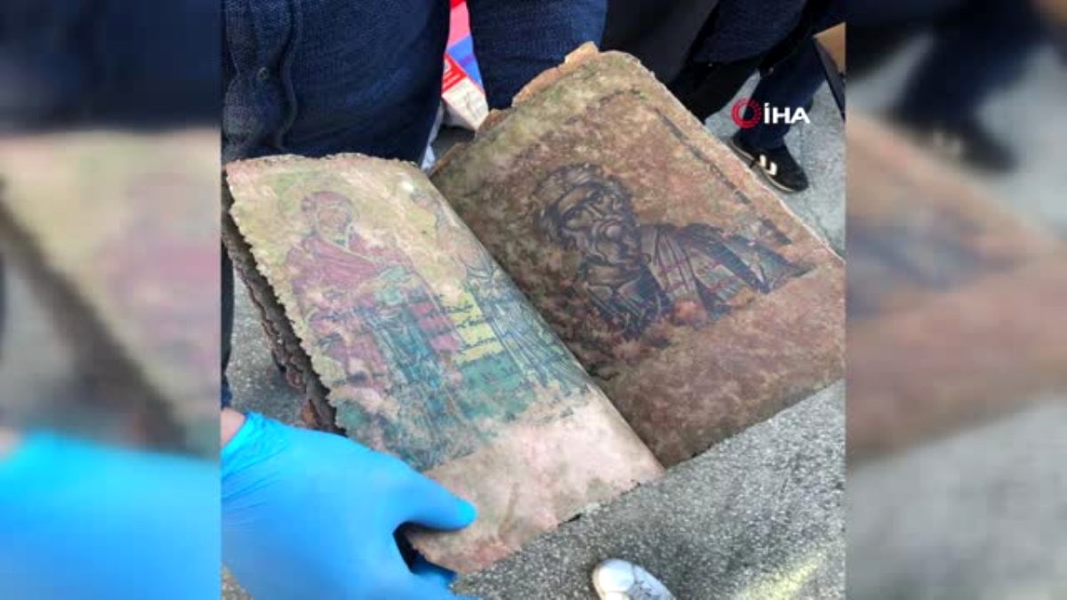 В Турции обнаружена Библия возрастом 500 лет (видео)