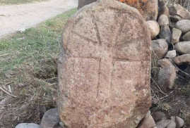 Cavaheti'nin Balkho köyünde mezar taşına benzeyen khaçkar bulundu
