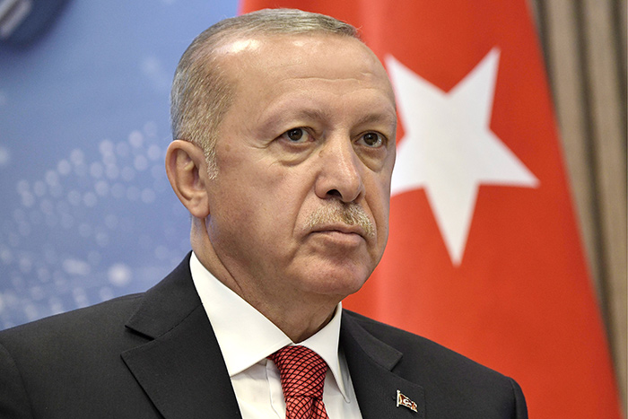 В Турции культ Ататюрка постепенно сменяется культом Эрдогана