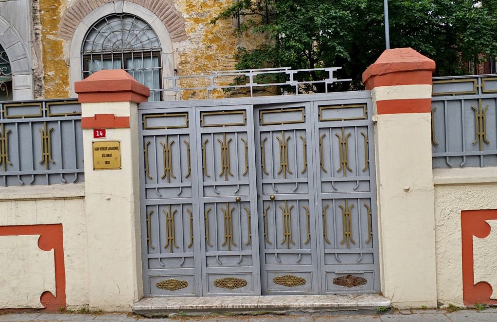 İstanbul'daki Surp Krikor Lusavoriç Ermeni Kilisesi'nin haçını kıran kişi gözaltına alındı