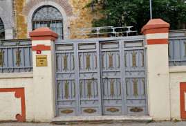 İstanbul'daki Surp Krikor Lusavoriç Ermeni Kilisesi'nin haçını kıran kişi gözaltına alındı