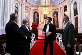 Мэр Стамбула посетил армянскую церковь, на которую недавно напали