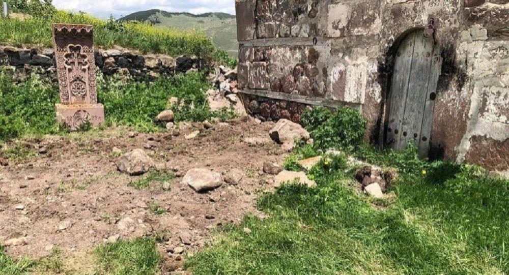 Gürcistan'da Ermeni kilisesi ve mezarları bilinmeyen kişiler tarafından hasar gördü