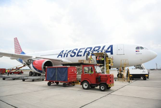 Sırbistan’dan tıp malzemeleri ve alaetleriyle yüklü ilk uçağı Ermenistan’a geldi
