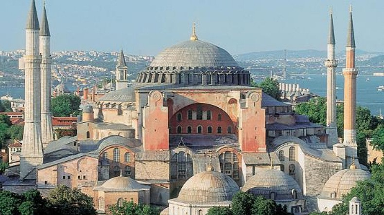Вопрос о статусе Святой Софии: Турция откладывает решение о превращении музея в мечеть