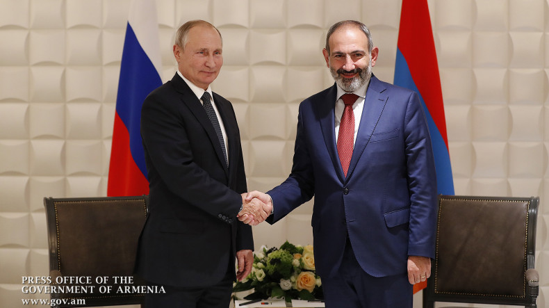 Nikol Paşinyan'dan Vladimir Putin'e tebrik mesajı