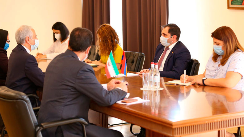 Bakan Papikyan İran’ın yeni atanan Ermenistan Büyükelçisini kabul etti