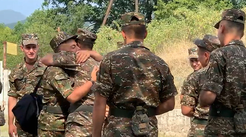 Ermenistan Başbakanı'nın oğlu askerden döndü