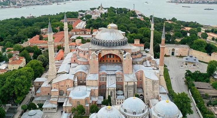 Avrupa Birliği, Türkiye’yi Ayasofya kararını acilen gözden geçirip tersine çevirmeye çağırdı