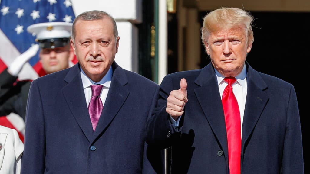 Трамп и Эрдоган подчеркнули необходимость урегулирования проблем региона путем переговоров