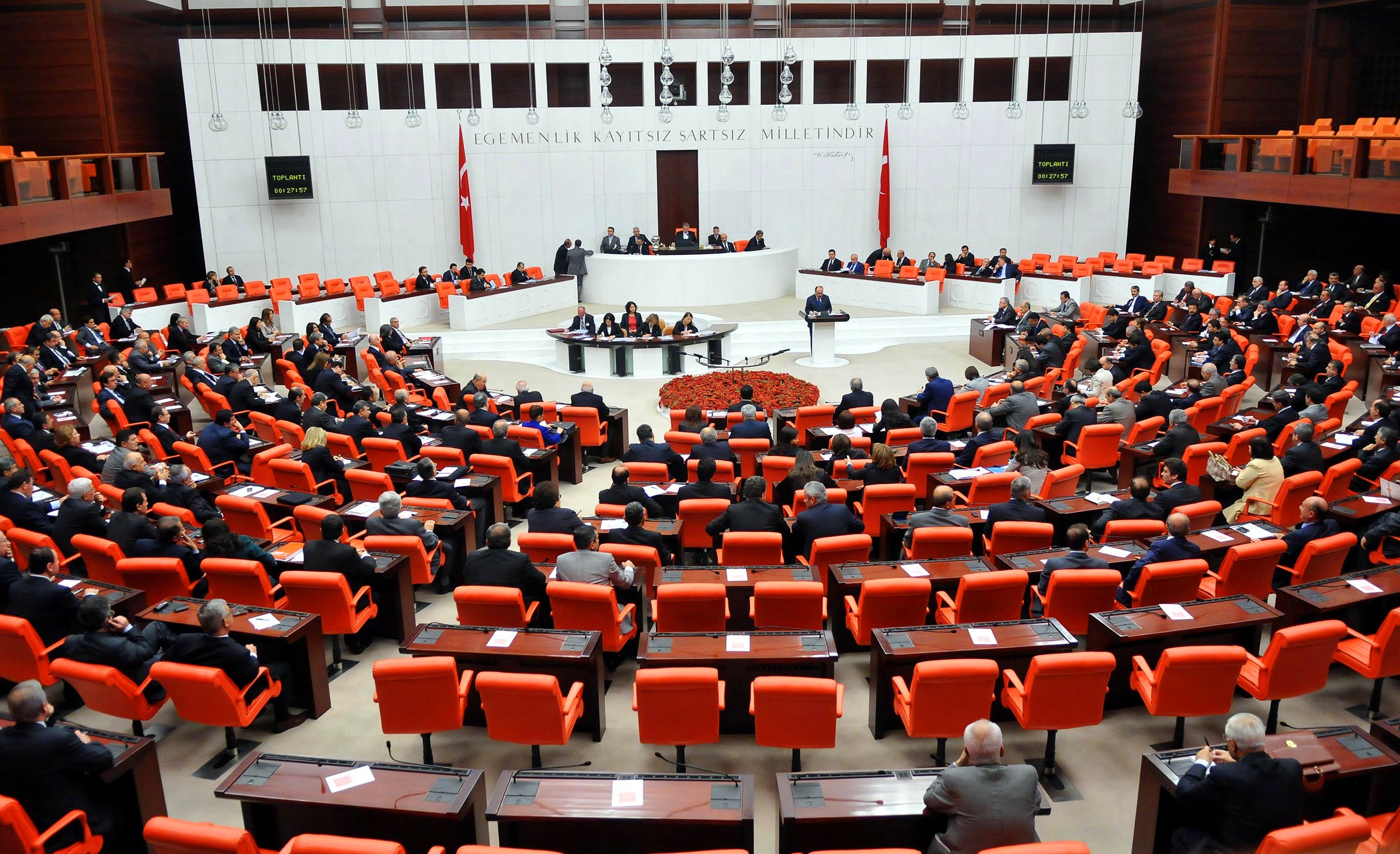 Четыре из пяти представленных в парламенте Турции партий приняли осуждающее Армению заявление