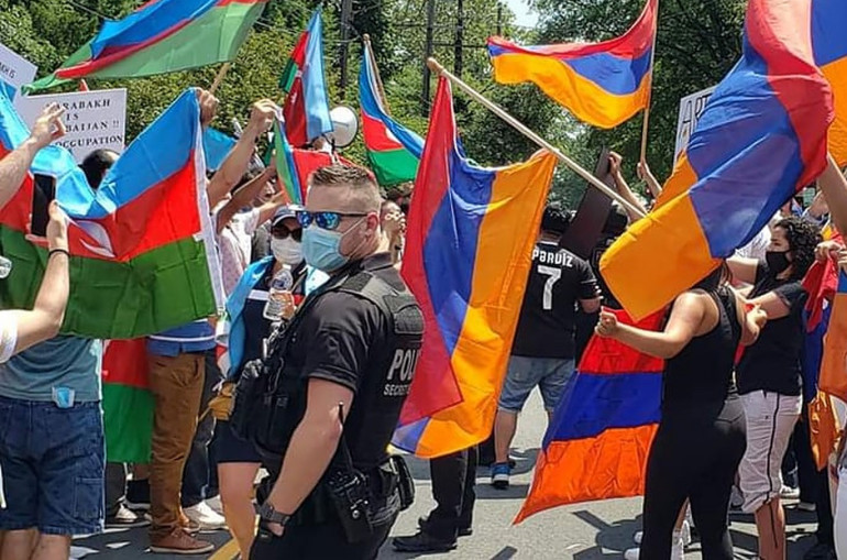 Ermeni Diasporası'ndan Azerbaycan Büyükelçilikleri önünde protesto eylemi (video)