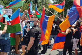 Ermeni Diasporası'ndan Azerbaycan Büyükelçilikleri önünde protesto eylemi (video)