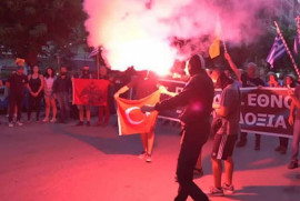 Սալոնիկի բողոքի ակցիայից հետո Թուրքիայի ՊՆ-ն սպառնացել է կոտրել իրենց դրոշը վառողների ձեռքերը
