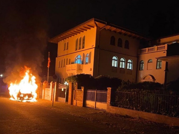 Alman polisi, Ermenistan'ın Berlin Büyükelçiliği'ne ait aracını kasten kundaklama şüphesiyle soruşturma başlattı