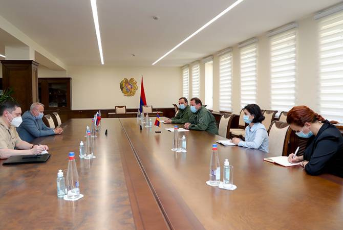 Ermenistan Savunma Bakanı, Rusya Büyükelçisiyle bölgedeki askeri ve siyasi durumunu ele aldı