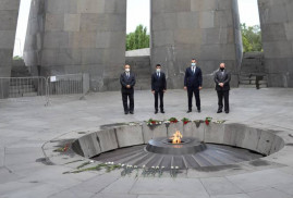 Ermenistan'da Karabağ'ın daimi temsilcisi Ermeni Soykırımı Anıt Kompleksi'ni ziyaret etti