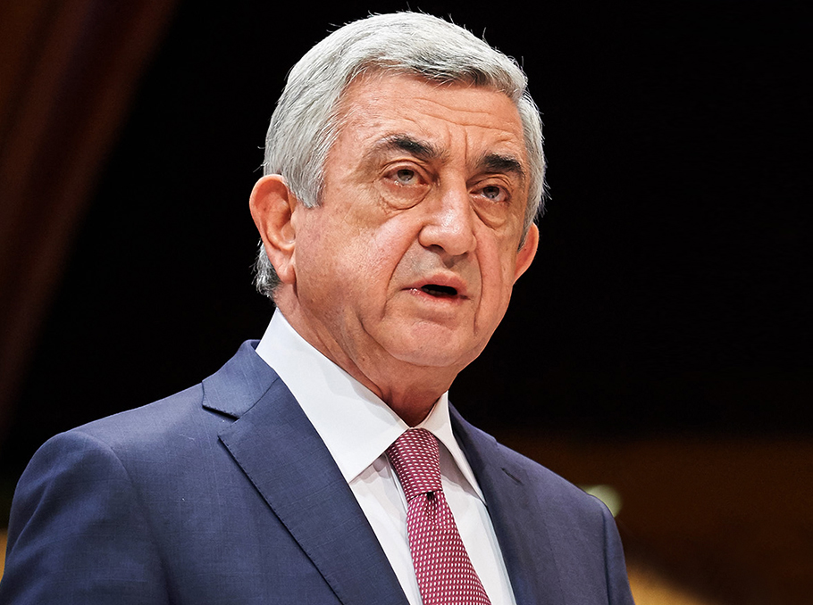 Ermenistan eski Cumhurbaşkanı Serj Sarkisian Beyrut’taki Ermeni kuruluşlarını yeniden hayata geçirme çalışmalarına katılmaya hazır